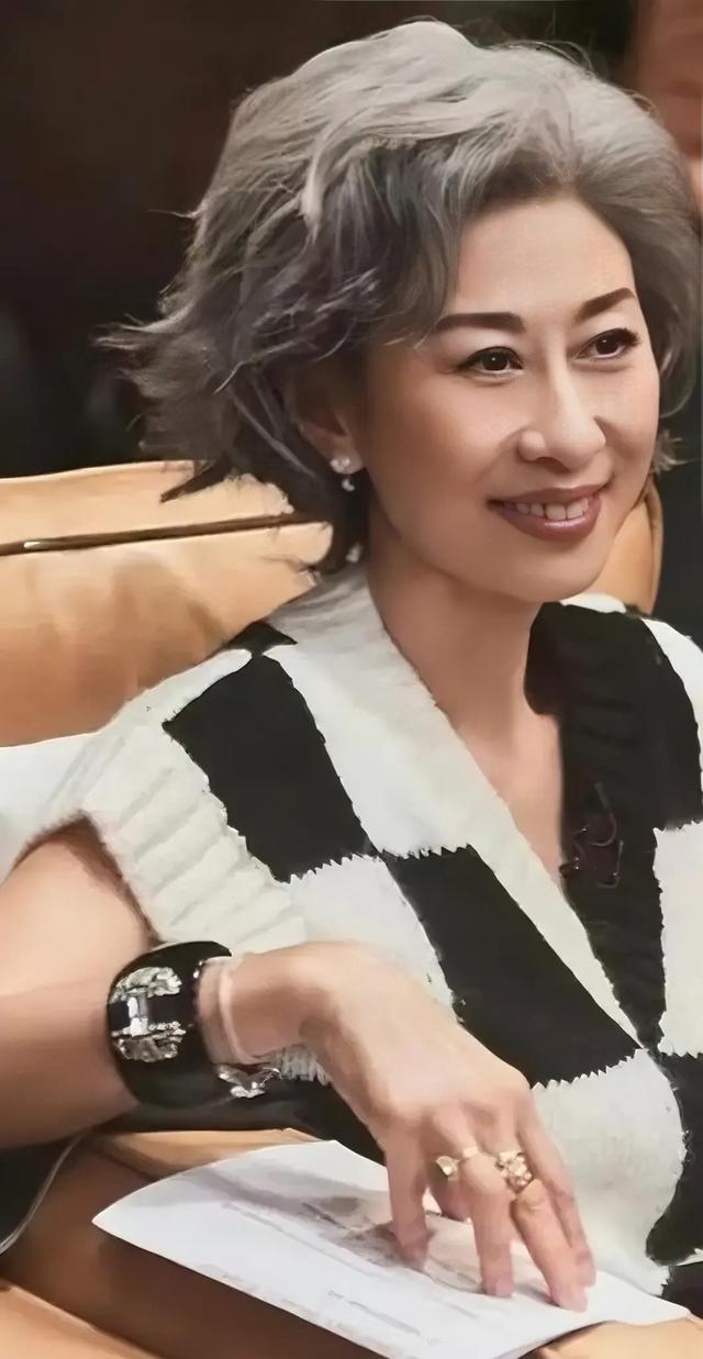 叶倩文，被骂“第三者”不辩解，68岁靠活法圈粉年轻人