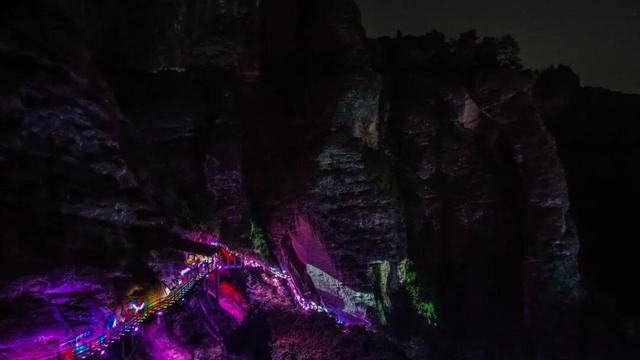 文旅融合新篇章！龙虎山“丹霞新境・夜遇龙虎”新品发布，首批精品民宿正式授牌！