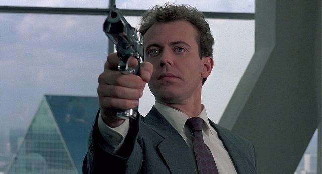 好莱坞的军火库：深度揭秘“机械战警”的武器选用与改装