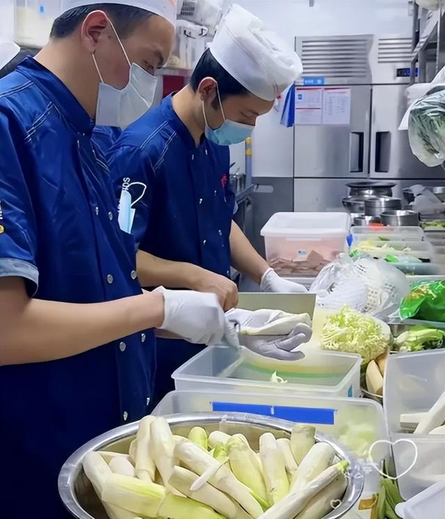 风水轮流转，今年到我家！S家、西贝上赶着送流量，汪小菲赢麻了