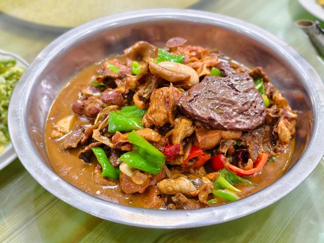 秋入皇藏峪，醉品蘑菇鸡：一段关于色彩与香气的记忆