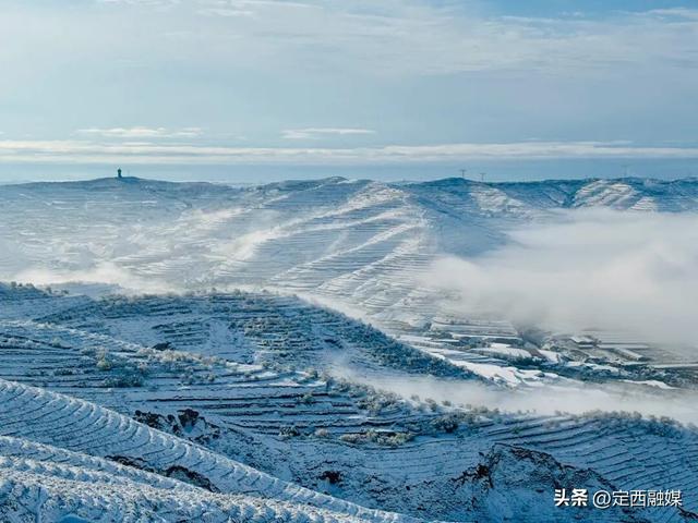 安定区：初雪漫山 与秋色撞个满怀