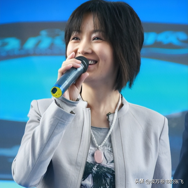 她连上5次春晚，私下却和恩师同居怀孕被骗流产，今57岁依然单身