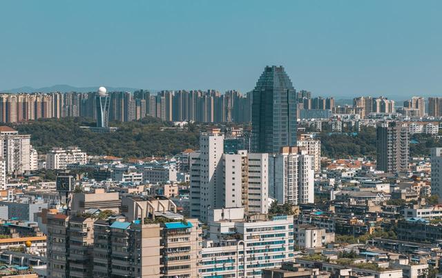 GDP排名来了！中国百强城市洗牌：济南升至第17，漳州49，绵阳78