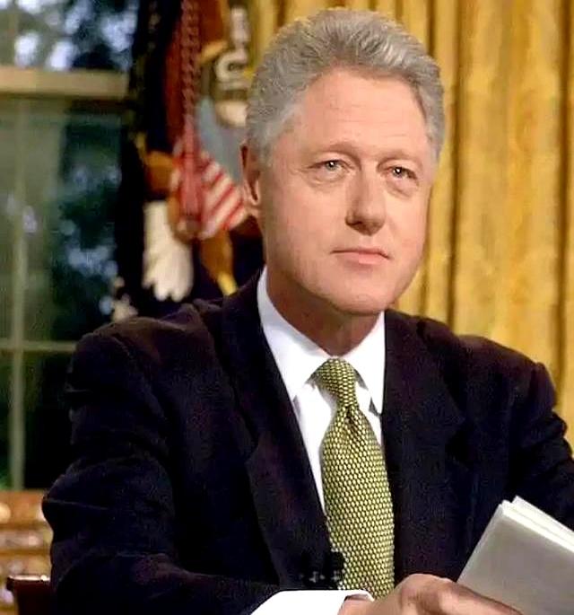 爱泼斯坦邮件曝光：克林顿满口谎言被拉黑，曾20多次乘洛丽塔特快