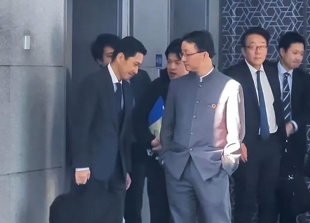 同时拉中美下水，高市早苗直接掀桌，若中国出手，日本必反击