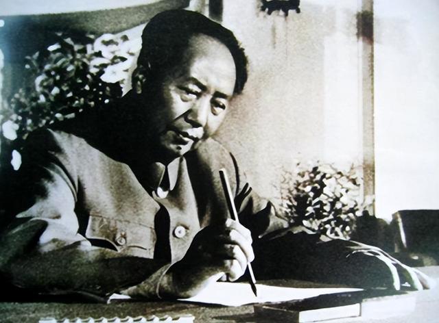 1965年，毛主席劝蒋介石回大陆，老蒋提出六个要求，毛主席：同意