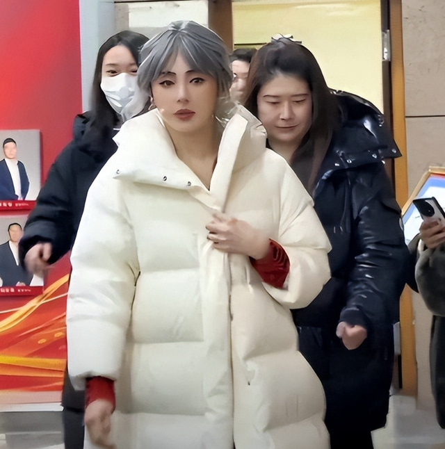 善恶终有报！陪睡仅开胃菜	，张雨绮再迎两大噩耗，被“资本	”抛弃