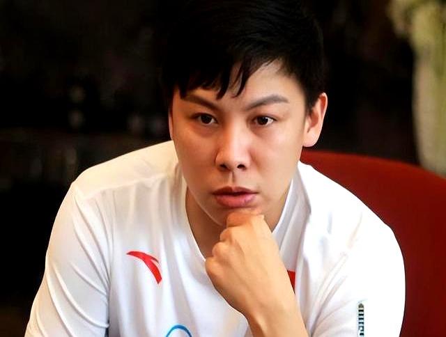 珍贵的中国男乒五龙合影：邱贻可最突出，王皓一细节暴露“人品”