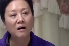 76岁抠门老妈，退休金7349，隔空与嫂子大战800回合，打个平手！图片