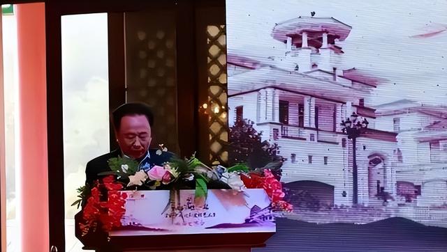 包养10位情妇，睡觉翻牌生下11个私生子，75岁还在拼命生娃！
