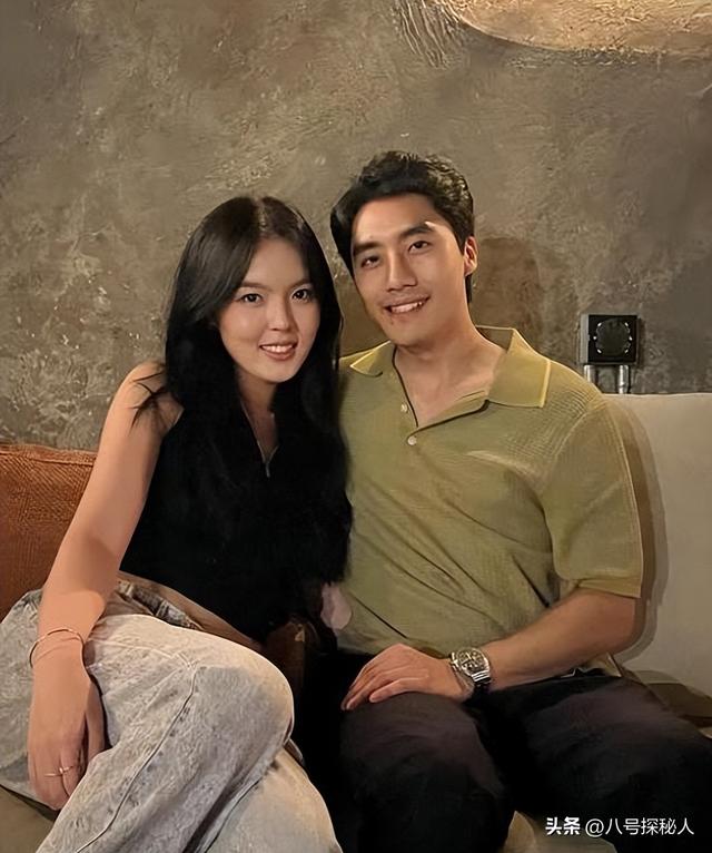 李咏病逝六年后！女儿毕业哥大，法图麦晒男友合影，两人有夫妻相