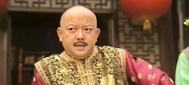 和珅出上联“三斤四两五花肉”，纪晓岚对下联，和珅瞬间惊慌失措