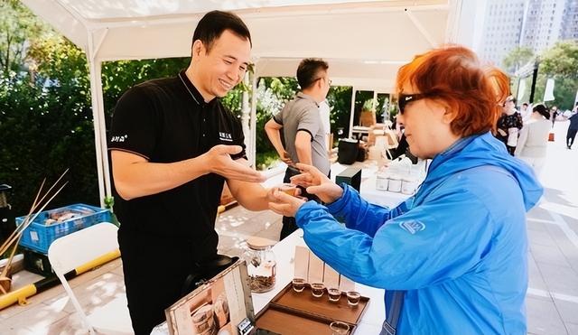 大量日本游客涌入北京，打着旅游幌子不去旅游不吃美食，为啥来？