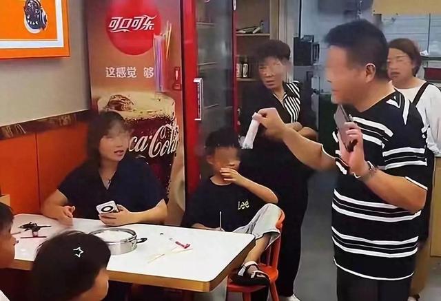 反转！7人一碗面后续：老板社会性死亡，更多黑料被扒，监控曝光