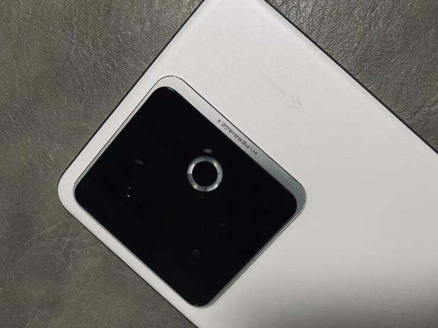 不到两千预算！哪个手机性价比高， 学生用的手机哪款好些？