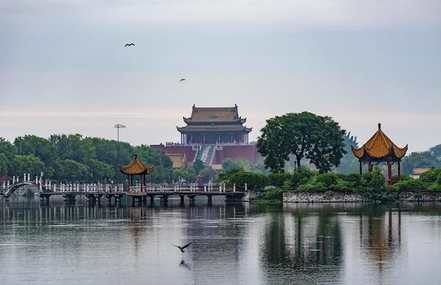 都说洛阳比开封还好，两地旅居半月后，说实话和网上说的真不一样