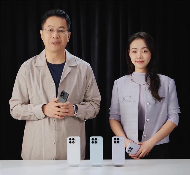 卢伟冰时隔两年重回REDMI发布会