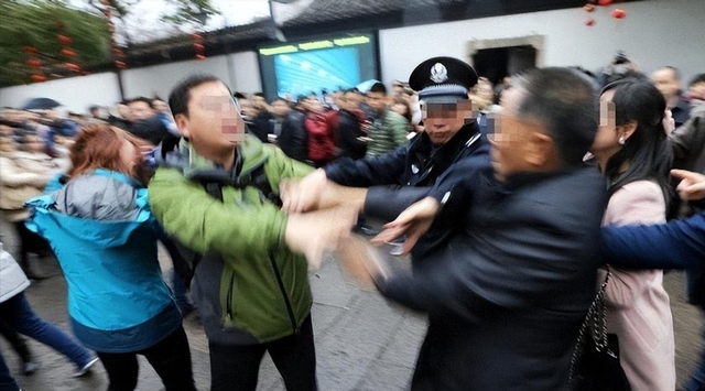 又揪出来一个巨贪，金额高达9.7亿，首富夫人郝斌跨境逃亡失败了