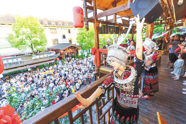 国庆不挤了！年轻人拼假玩“边角料旅游”，体验感超香