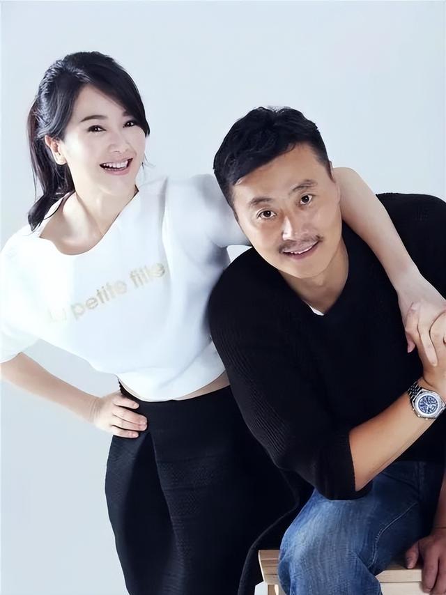 她陪他住7年地下室，他红后说：房子能换	，老婆这辈子不换！