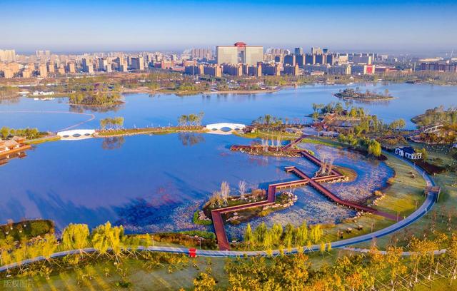 吉林有一座避暑县城，干净整洁空气好消费低，配套可媲美地级市