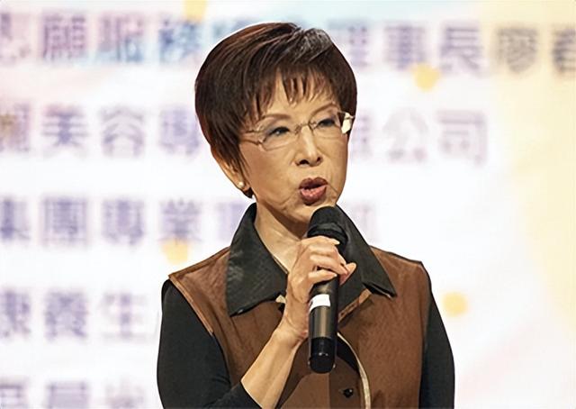 洪秀柱抵达北京，在落地的那一刻，做出郑重表态，民进党气急败坏