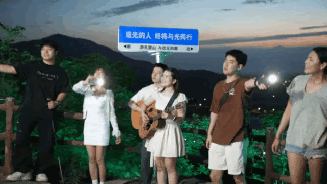 开辟夜登孔望山 带动夜间经济