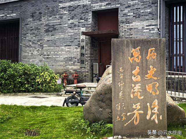 千里岷江第一镇，怎么这么冷寂？沉银宝藏、崖墓摇钱树，都白瞎了