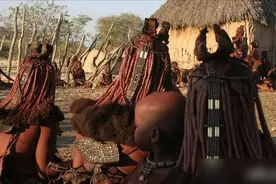 非洲原始部落红泥族：“赤裸”为美，女人从不洗澡，男人18算长寿图片