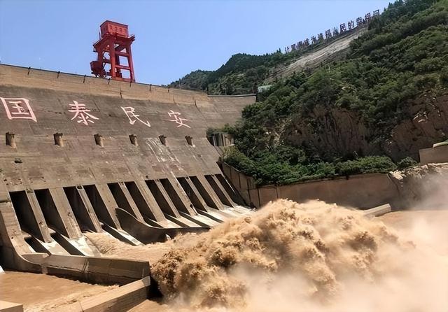 三峡大坝账本曝光：运行了20余年，2500亿投入如今回本了吗？