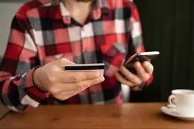 手机上出现这十个迹象暗示你可能被监听了图片