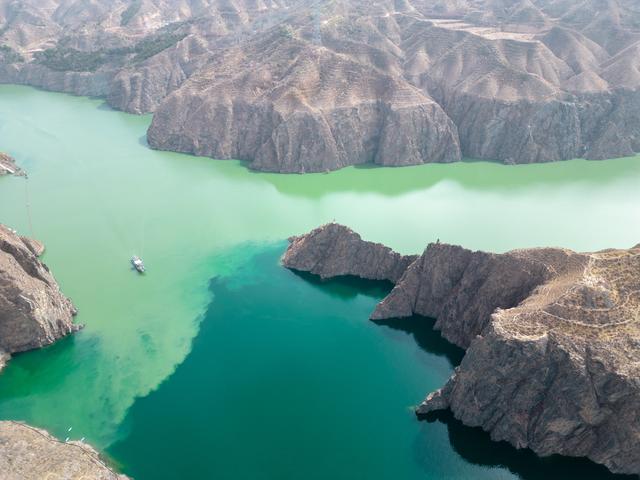 甘肃永靖：黄河在此变清，邂逅一场蓝与黄的奇迹相遇