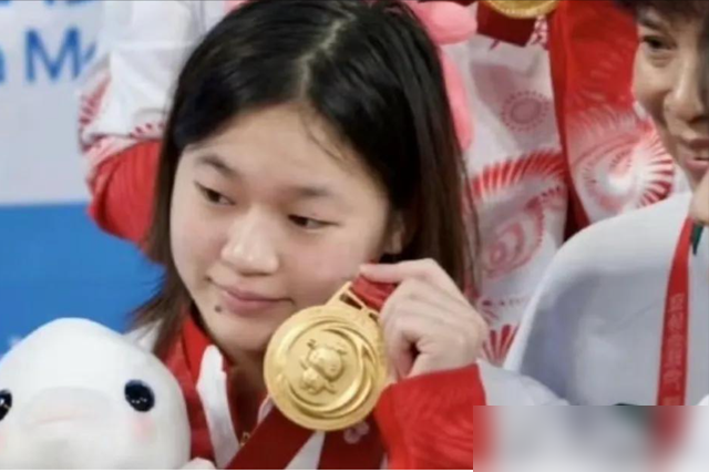 全红婵夺冠才3天，恶心的一幕就出现了，人民日报下场为其"撑腰"