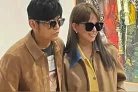 富婆们聚会，郭晶晶穿着65元的布鞋，章泽天一身4万，林青霞老了图片