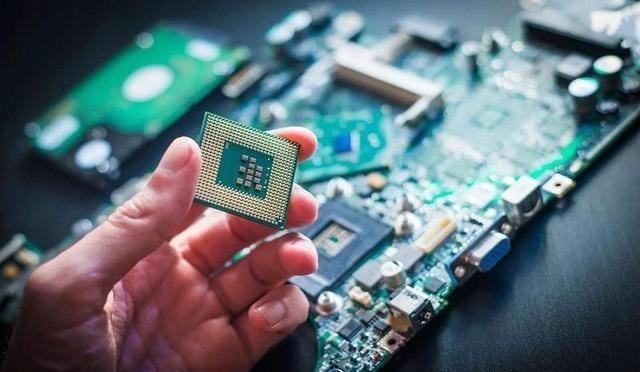 哈工大突破的并不是光刻机技术，外媒：中芯国际“赢麻”了