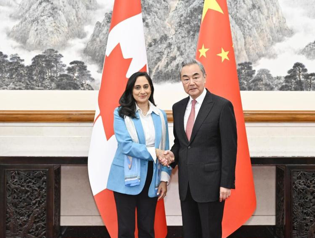 终于谈妥，加拿大致电中国，卡尼用9字宣告结局，与美国割袍断义