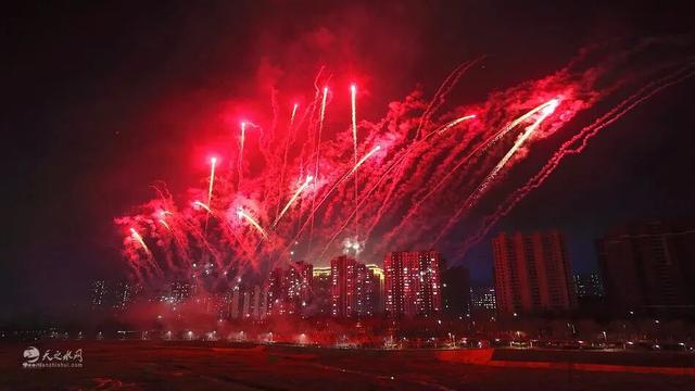 【出彩天水 璀璨秦州】天水元宵节烟花秀绽放！万人空巷共赏盛景