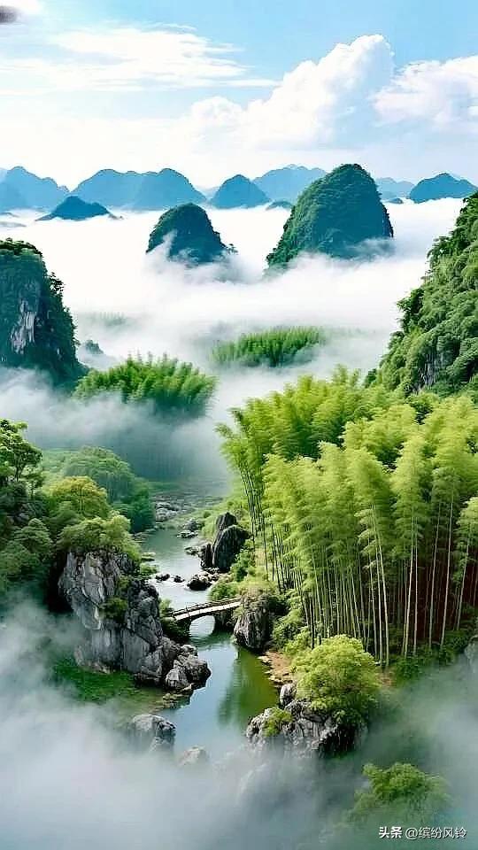 青山如黛，碧水长流