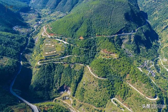 看丽宁十八弯未必要去观景台,我遇见个野生小土坡,视角也挺不错