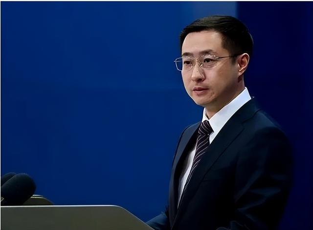 特朗普求情没用，40艘货轮驶向中国，800万吨粮没有一粒来自美国