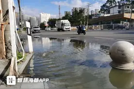 莆田一道路多个污水井冒污！部门回应→图片