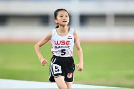 宿迁12岁女孩，800米2分21秒夺冠，全网爆赞！图片