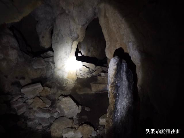 寻找一个古人类遗址不遇，居然无意间发现了一个躲匪洞