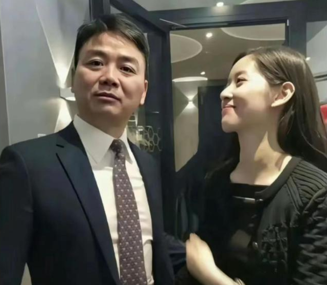 婚变风波48小时后，刘强东不再沉默，坦言“在老婆面前没了自信”