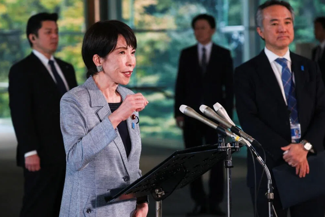 聪明的日本人开始找退路了，高市早苗还在绝路上狂奔