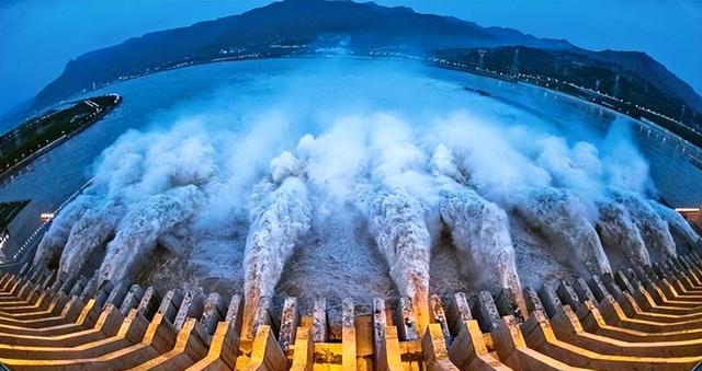 中国又一壮举！打算从天空调水，耗资2500亿的天河工程究竟是什么
