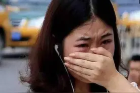 儿子两岁被拐，母亲苦寻32年终于找到，儿子却说：我早就见过你图片