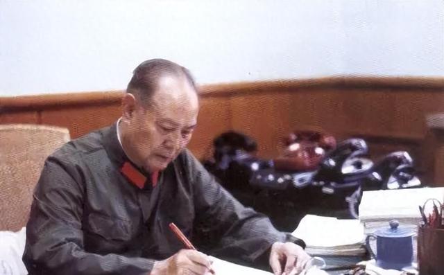 毛主席临终前为何拿掉叶剑英军权？众人不解，多年后才知主席苦心