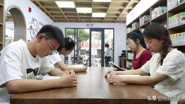 山丹城市书房：不打烊的“文化加油站”